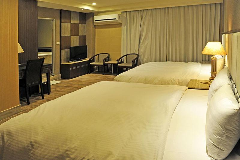 Maple Hotel Tainan Esterno foto