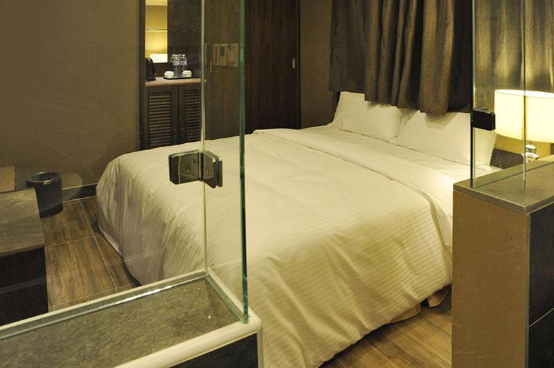 Maple Hotel Tainan Esterno foto