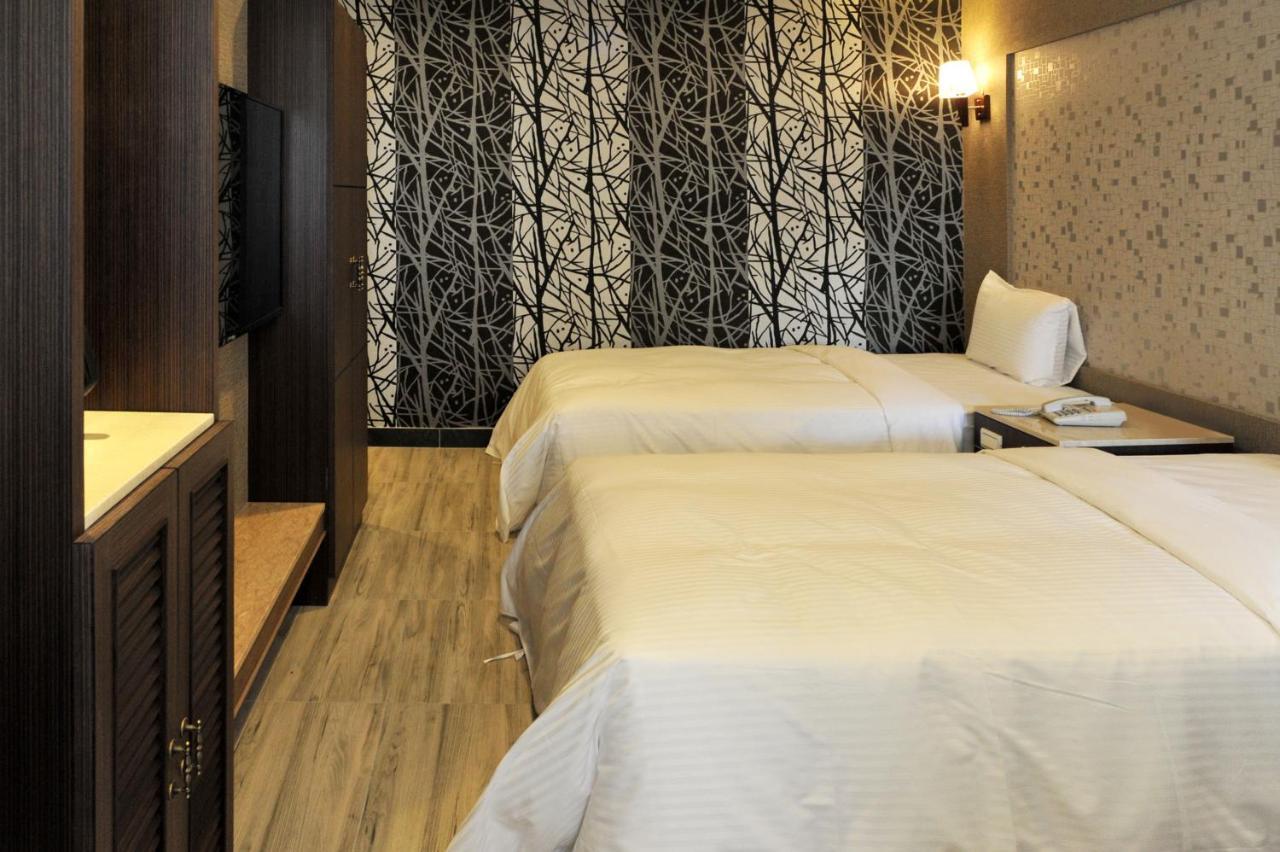 Maple Hotel Tainan Esterno foto