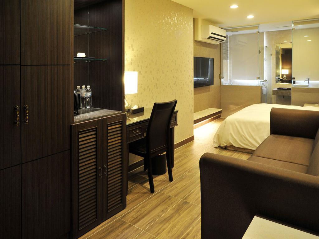 Maple Hotel Tainan Esterno foto