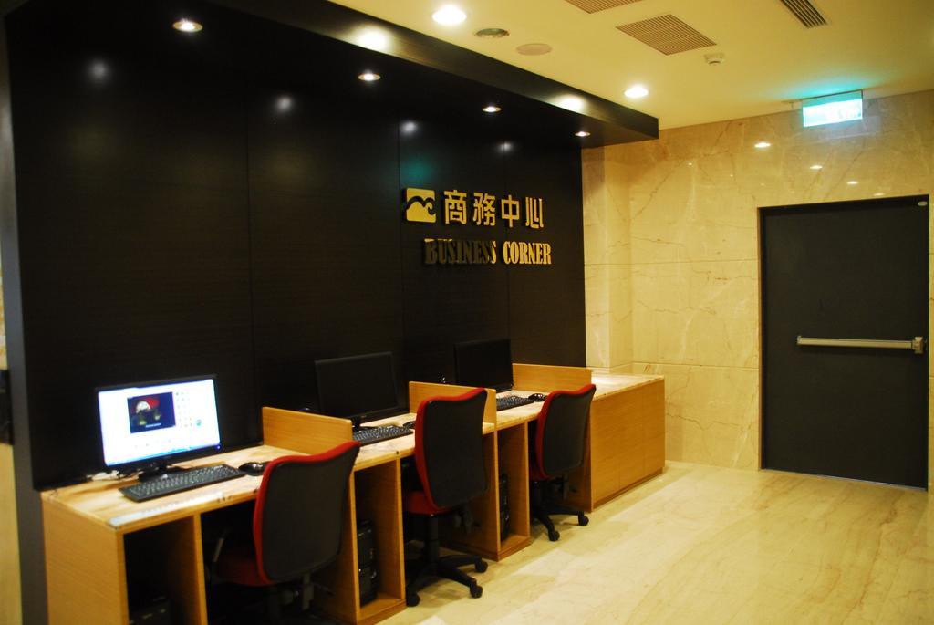 Maple Hotel Tainan Esterno foto