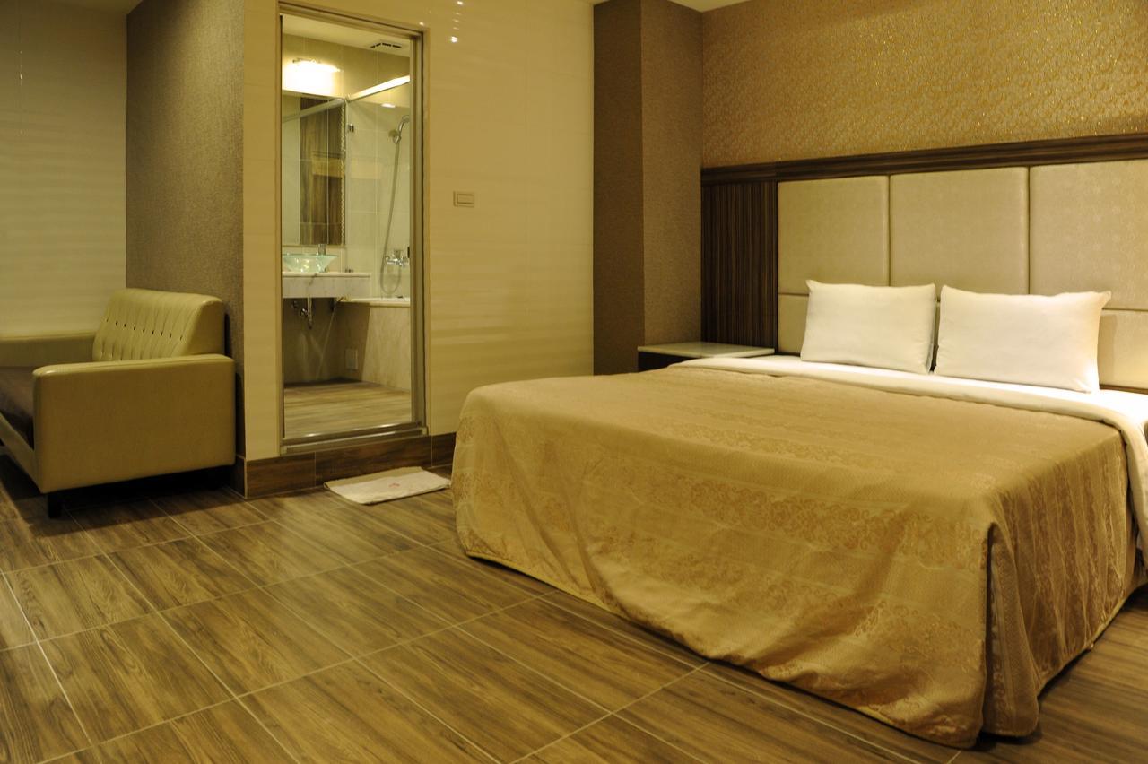 Maple Hotel Tainan Esterno foto