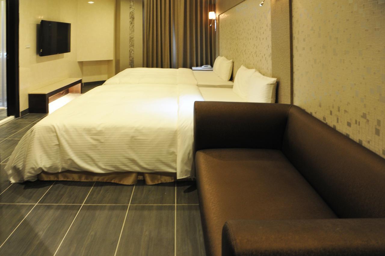 Maple Hotel Tainan Esterno foto