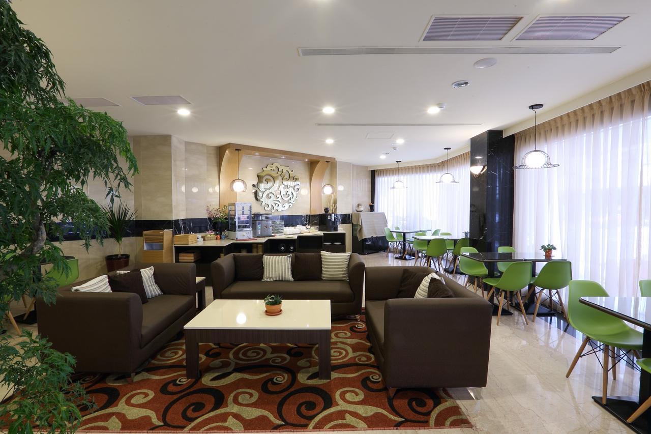 Maple Hotel Tainan Esterno foto