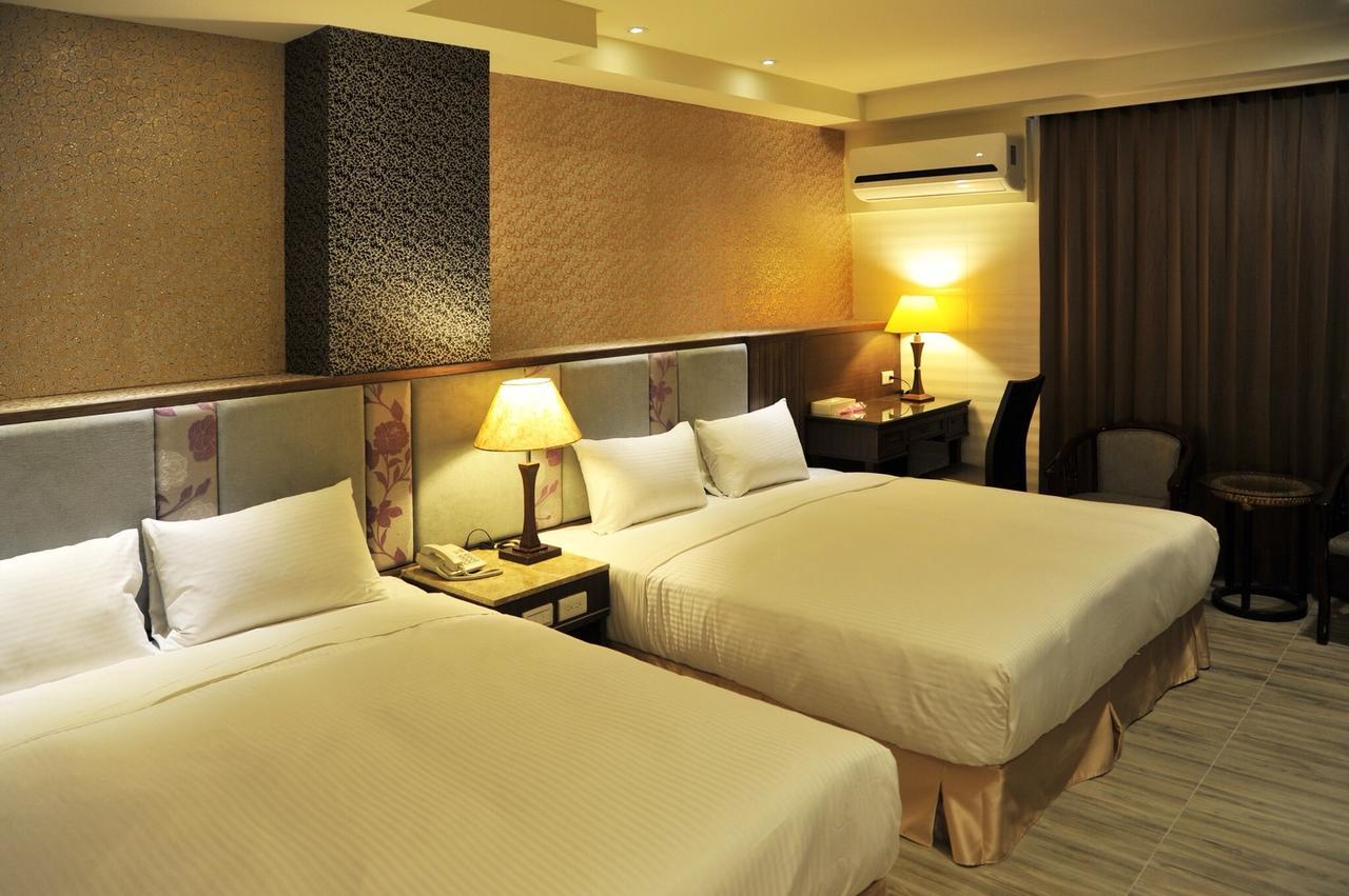 Maple Hotel Tainan Esterno foto
