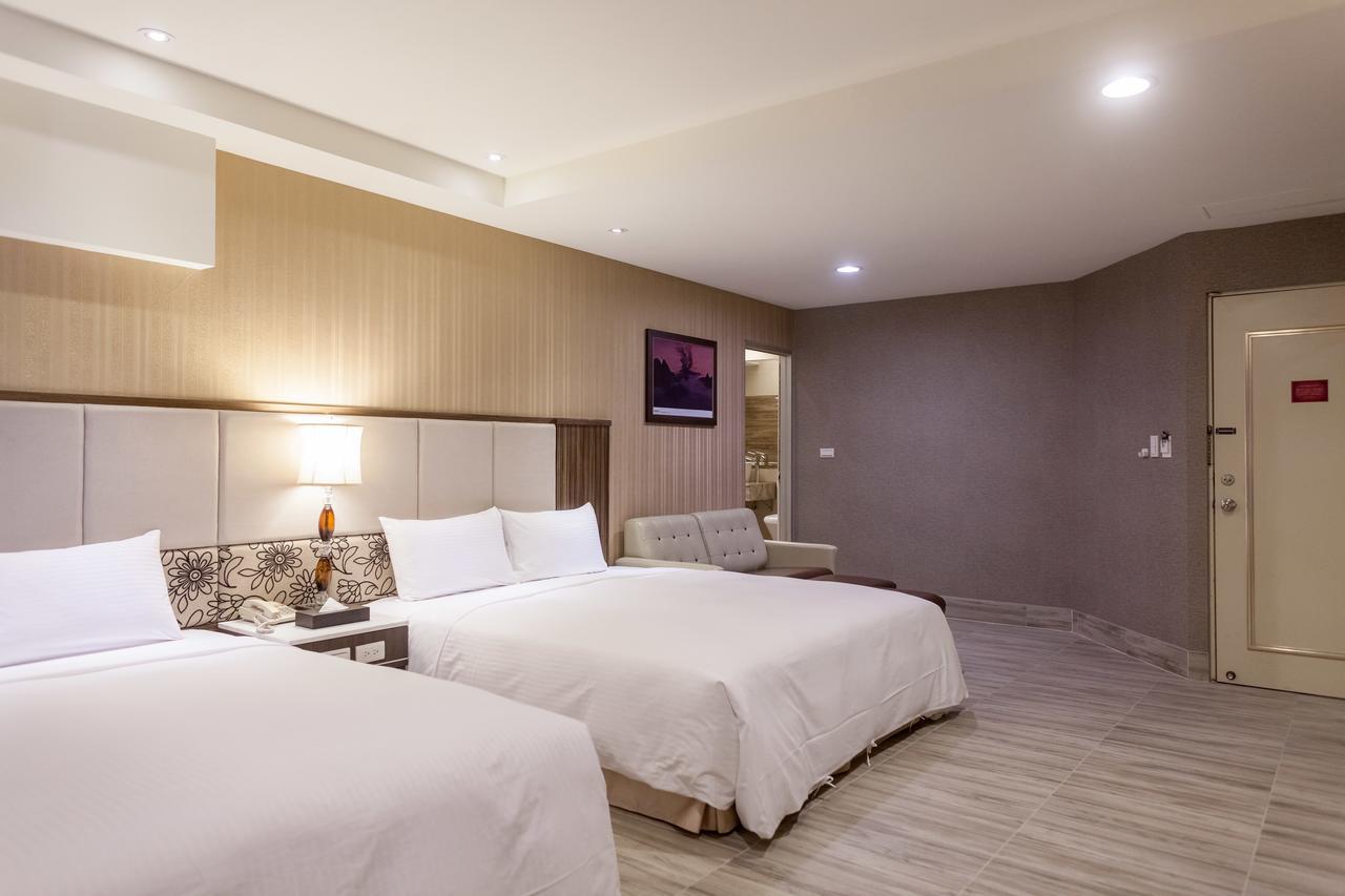Maple Hotel Tainan Esterno foto
