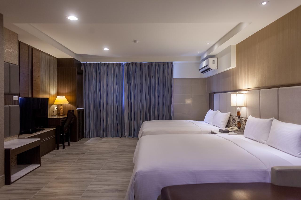 Maple Hotel Tainan Esterno foto