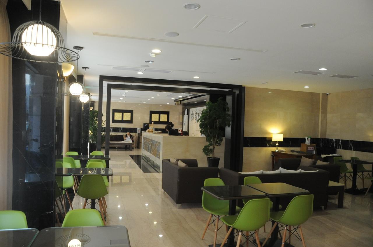 Maple Hotel Tainan Esterno foto