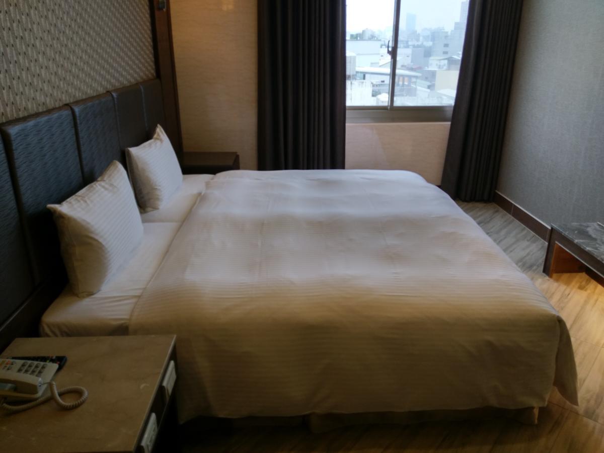 Maple Hotel Tainan Esterno foto