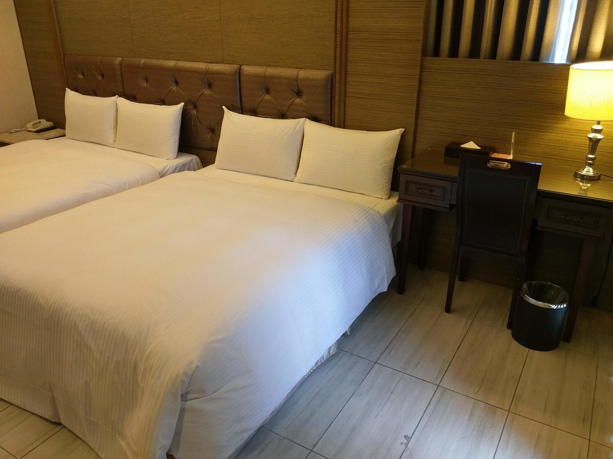 Maple Hotel Tainan Esterno foto