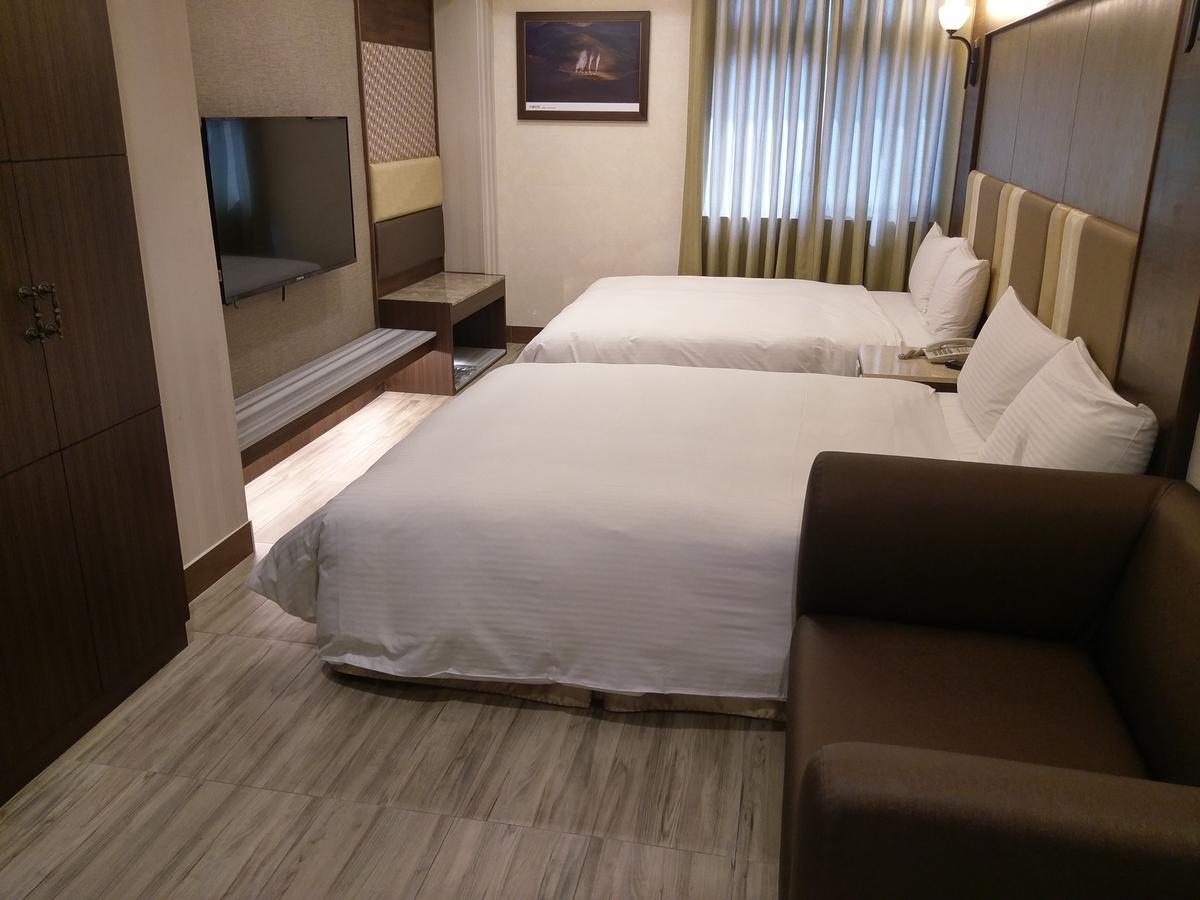 Maple Hotel Tainan Esterno foto