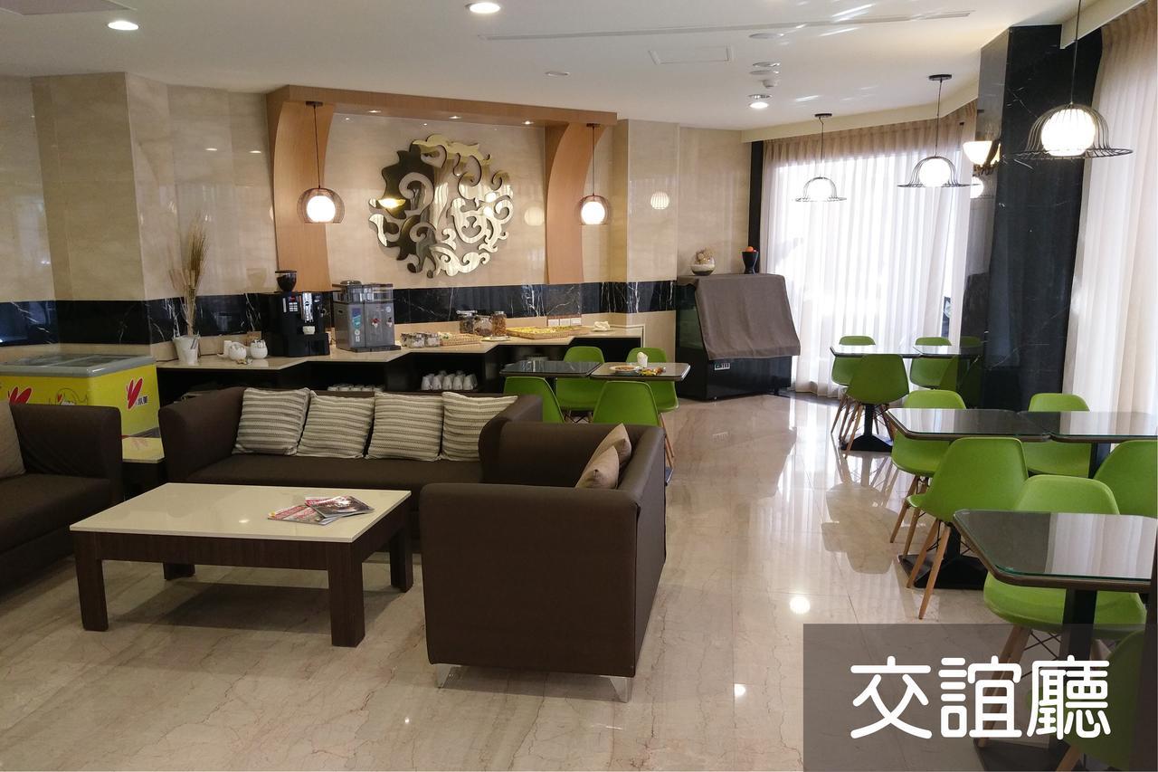 Maple Hotel Tainan Esterno foto
