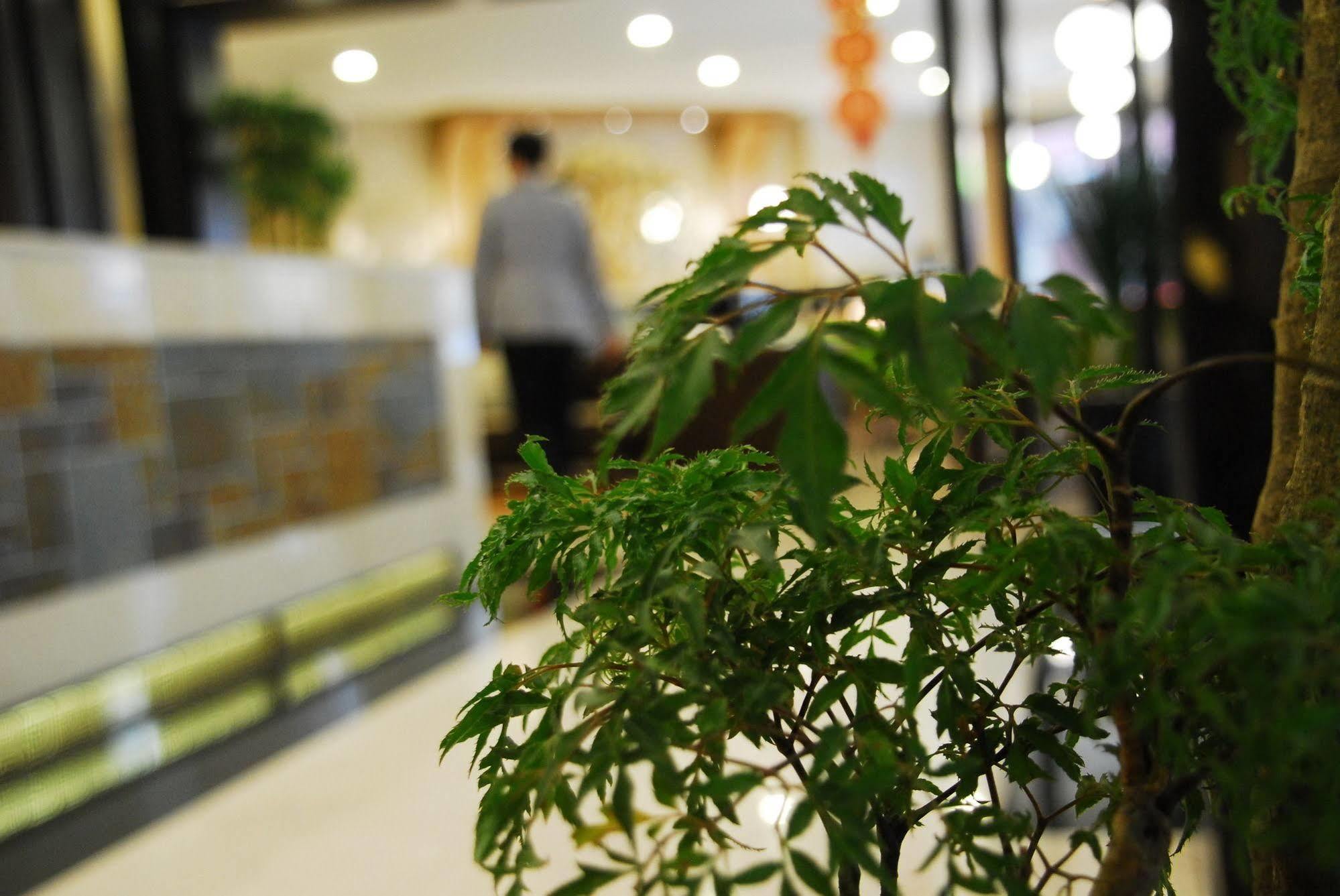 Maple Hotel Tainan Esterno foto